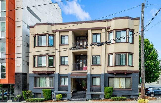 UP Uptowner Apartments