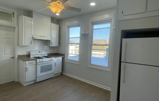 2 beds, 1 bath, $2,150, Unit 3B