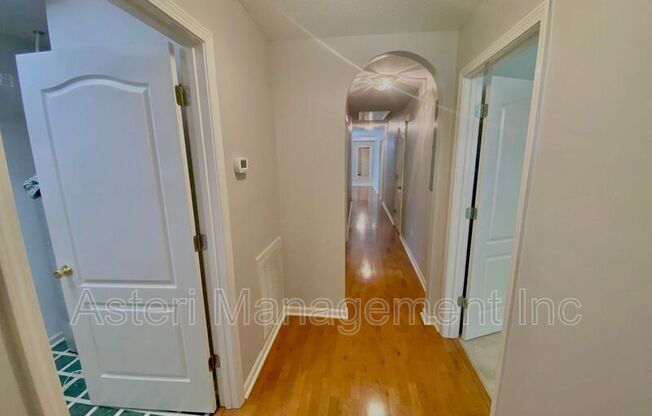 121 WILLIAMSTOWN DR