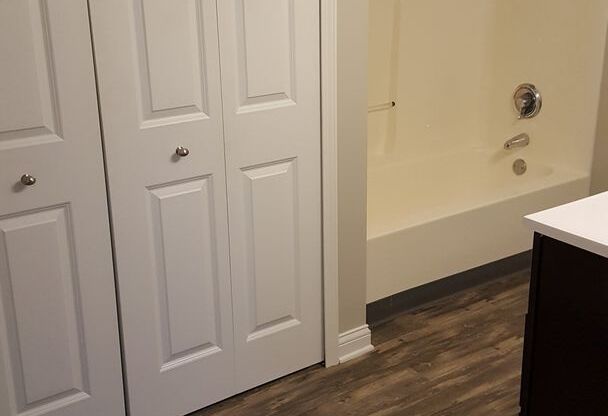 1 bed, 1 bath, 840 sqft, $1,370, Unit 1360 - 191