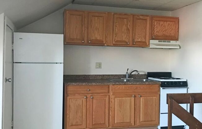 Studio, 1 bath, 375 sqft, $765, Unit 504