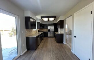 1 bed, 1 bath, 500 sqft, $1,200, Unit Rm B (middle bedroom)