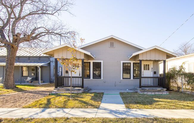 CHARMING 1/1 DUPLEX IN THE HAPPENING HISTORIC DISTRICT OF DIGNOWITY HILL.