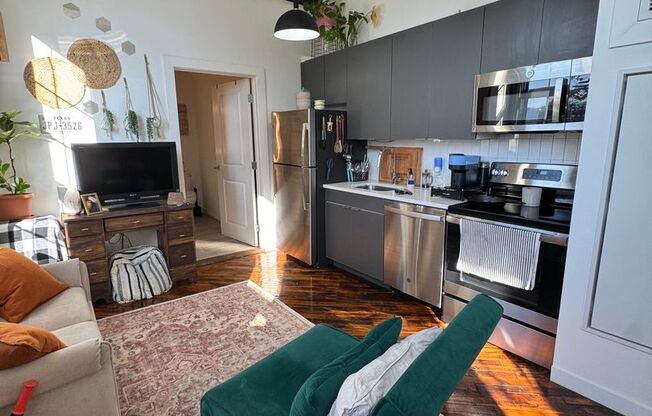 Studio, 1 bath, 400 sqft, $1,225, Unit Unit 320