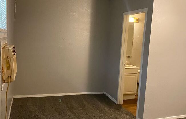 1 bed, 1 bath, 300 sqft, $650, Unit 11B