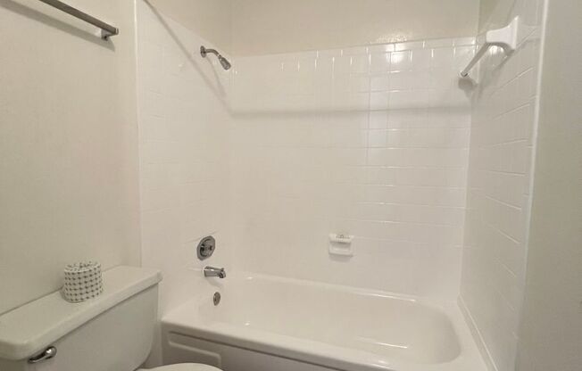 1 bed, 1 bath, 660 sqft, $1,000, Unit 206