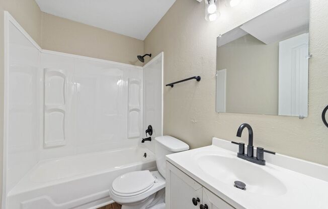 1 bed, 1 bath, 616 sqft, $855, Unit B-8