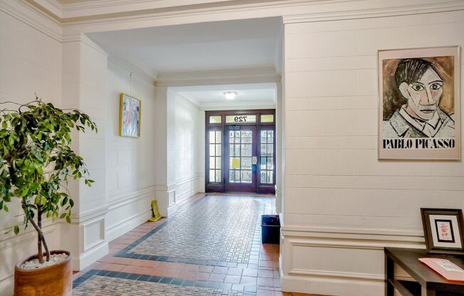 727-729 Leavenworth Street Apartments*
