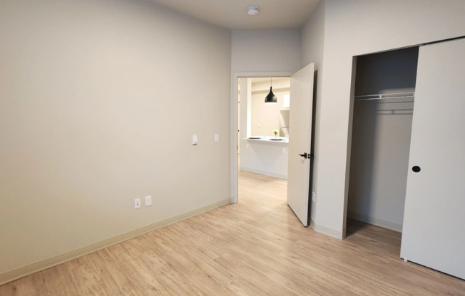 2 beds, 1 bath, 913 sqft, $1,900, Unit B-306