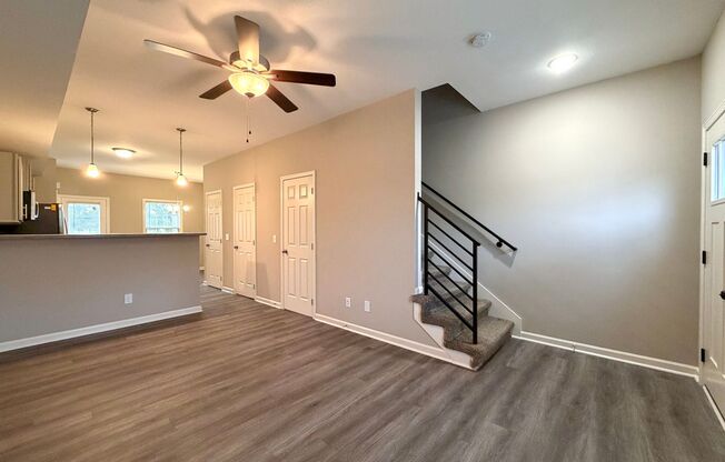 2 beds, 1.5 baths, $1,295