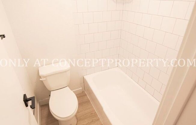 2 beds, 1 bath, 894 sqft, $1,599, Unit 04