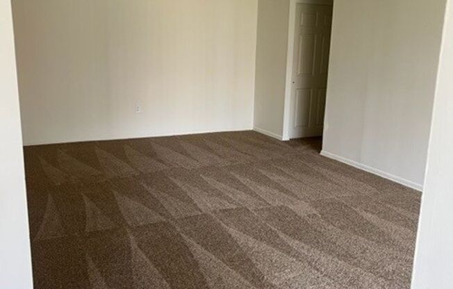2 beds, 1 bath, 931 sqft, $1,575, Unit 00 - E- 2