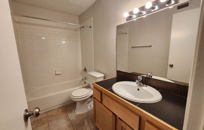 Studio, 1 bath, 575 sqft, $1,010, Unit OCR-112