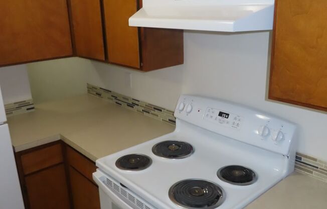 NEWLY PRICED -Freshly Remodeled 2 Bed, 1.5 Bath Condo in West Eugene