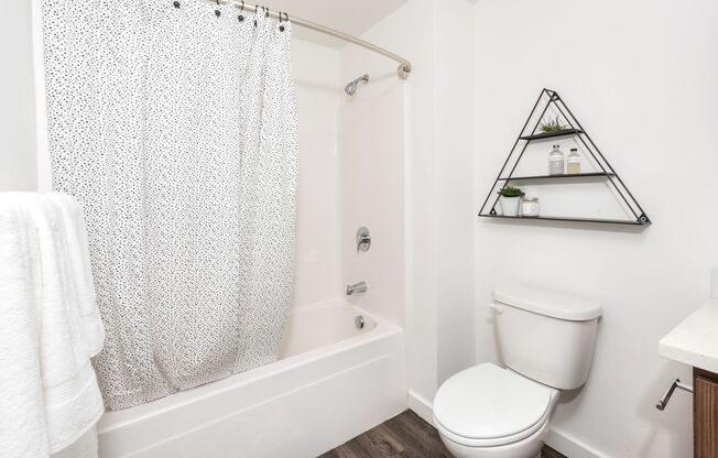 1 bed, 1 bath, 580 sqft, $1,450, Unit 212