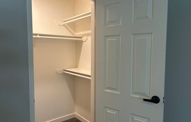 2 beds, 1 bath, 875 sqft, $2,725, Unit 42