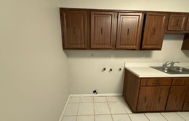 Cute 3/1 with Fenced Yard!