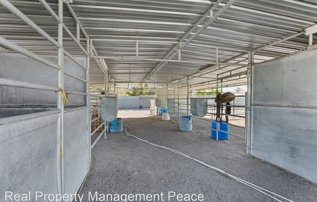 Private Boarding, Stable & Riding Ring for Lease