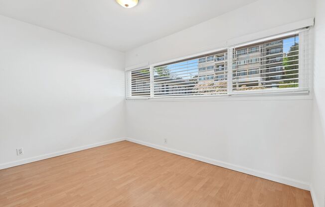 Studio, 1 bath, 355 sqft, $1,275, Unit 301