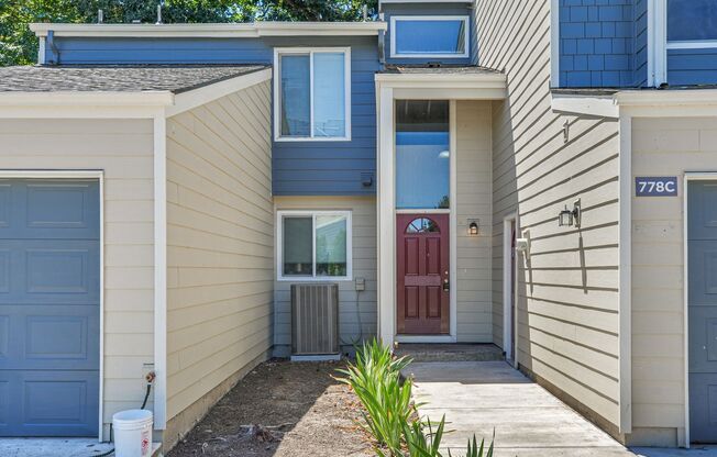 2 beds, 1.5 baths, 1,050 sqft, $2,049, Unit 214-774C