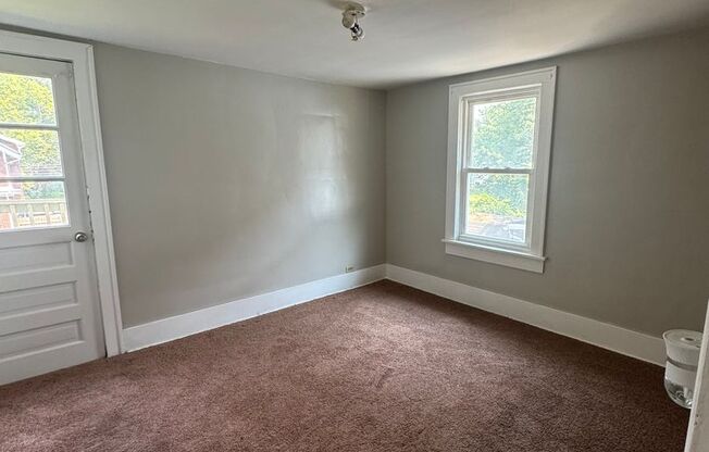 3 beds, 1 bath, $1,250