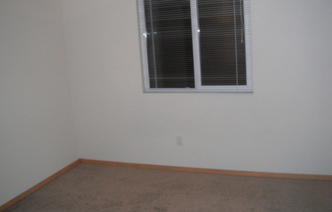 Huge deck, triple car garage/RV parking, storage