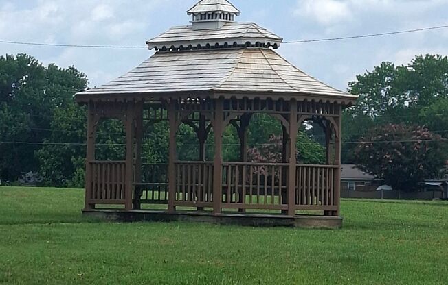 Pet-Friendly Apartments in Pulaski, TN | Renovated 1, 2, and 3 Bedrooms Available