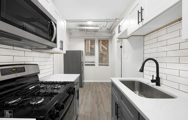 5948 W Superior