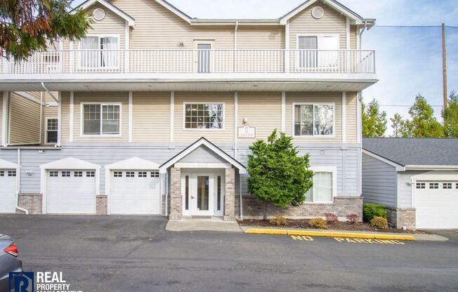 Beautiful 3 Bedroom Condo in Renton, WA!