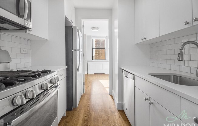 2 beds, 2.5 baths, $6,300, Unit 23M