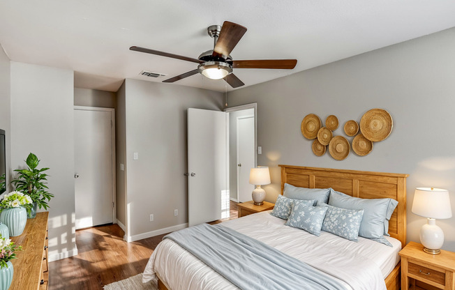 2 beds, 1 bath, 782 sqft, $1,045, Unit 605