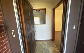 3 beds, 1 bath, $950