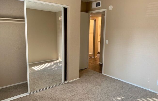 2 beds, 1 bath, 861 sqft, $1,725, Unit 121