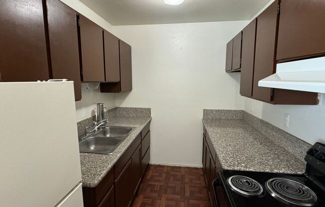 2 beds, 1 bath, $1,200, Unit 2100 Stewart Ave #C