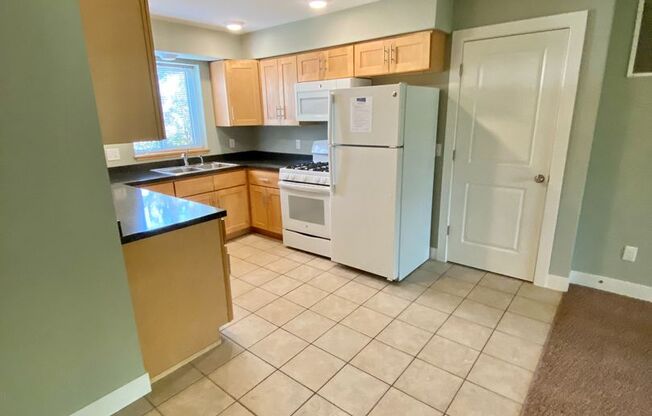 2 beds, 1 bath, 850 sqft, $1,350, Unit D