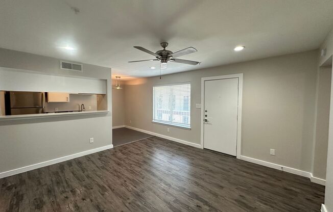 2 beds, 1 bath, 667 sqft, $995, Unit Unit 303