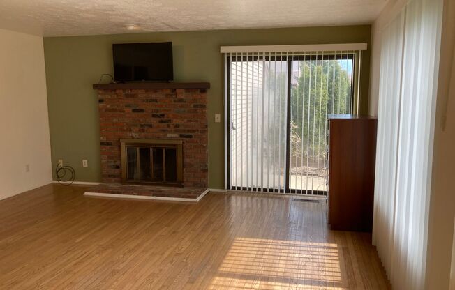 Condo for Rent Richmond Heights