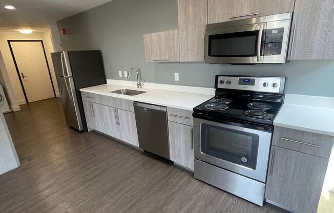 Studio, 1 bath, 625 sqft, $1,350, Unit 403