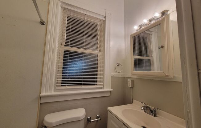 Studio, 1 bath, $825, Unit 2