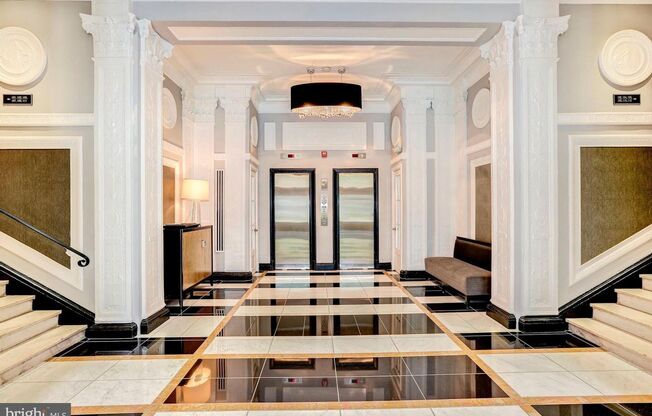 Dupont Circle Modern Studio Apartment In Historic Building W/Extra Storage!