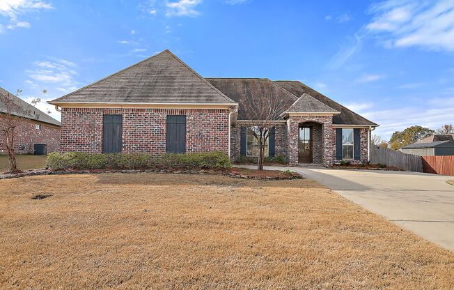 3 Bed/2 Bath MOVE-IN READY in Fall's Crossing- Gluckstadt!