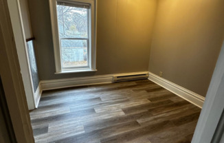 3 beds, 1 bath, $1,000, Unit WO647.5