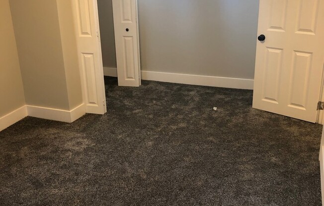 Single Family Home - River Views - Updated Finishes!