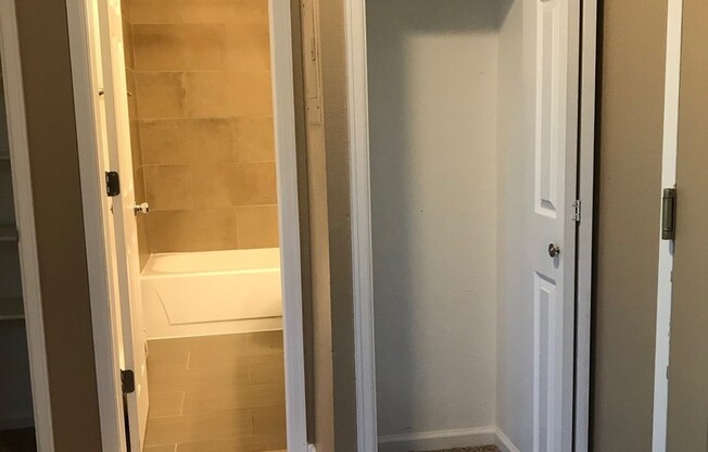 1 bed, 1 bath, 600 sqft, $1,595, Unit 1035-215