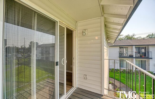 3 beds, 1 bath, 943 sqft, $1,550, Unit 37