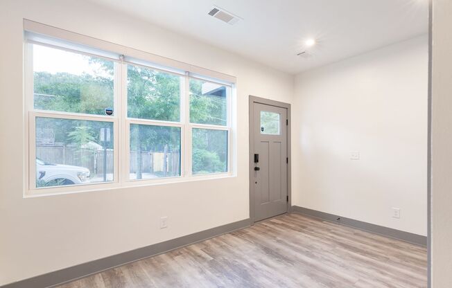 Beautiful 2bd/2.5ba Contemporary Townhome in East Atlanta Village!