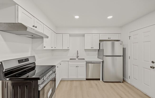 2 beds, 1 bath, 935 sqft, $1,599, Unit 01