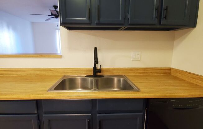 2 beds, 2 baths, $1,350