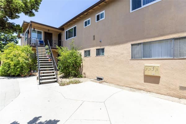 7143 BELLAIRE AVE