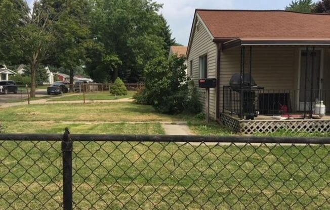 2 Bedroom Home In Hazel Park